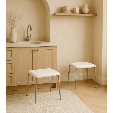 Taburete Inya – Taburete bajo para cocina o auxiliar Taburete Inya – Taburete bajo para cocina o auxiliar